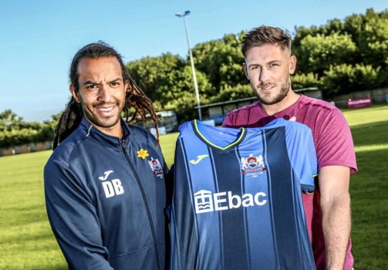 Aycliffe boss Browne signs experienced centre forward