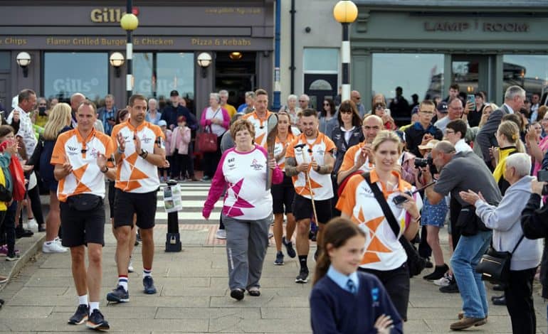 Hundreds watch on as Queen’s Baton Relay visits county
