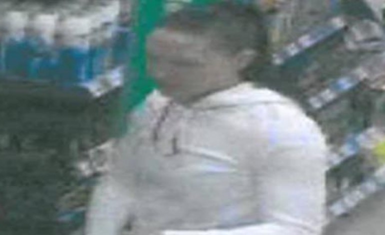 POLICE HUNT AYCLIFFE RAZOR THIEF