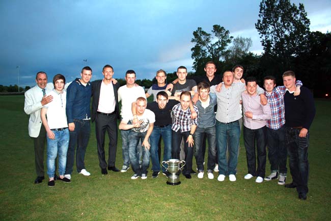 Frankie with the NAFC championship-winnin team of 2011