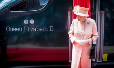 HM The Queen names new Hitachi Intercity Express Train “Queen Elizabeth II”