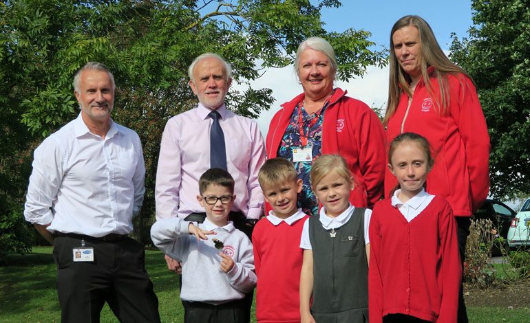 Schoolchildren join saving scheme