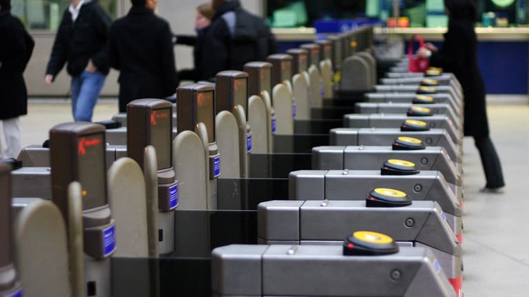 Smart ticket overhaul could signal end of the line for station barriers – Hitachi